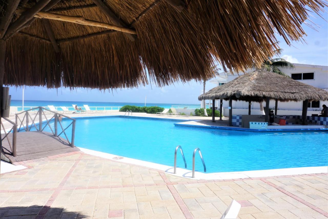 Brisas Beachfront Penthouses Cancún Exterior foto