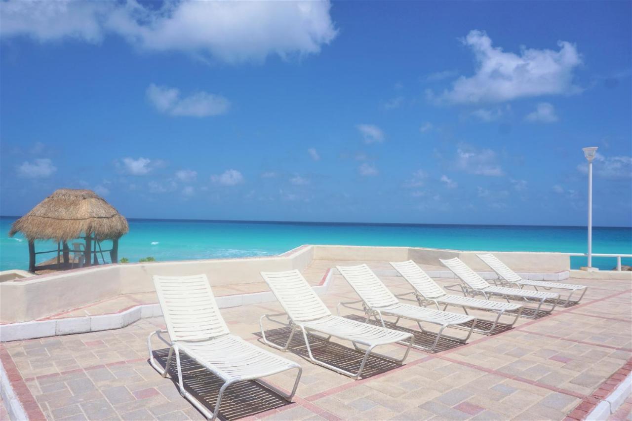 Brisas Beachfront Penthouses Cancún Exterior foto
