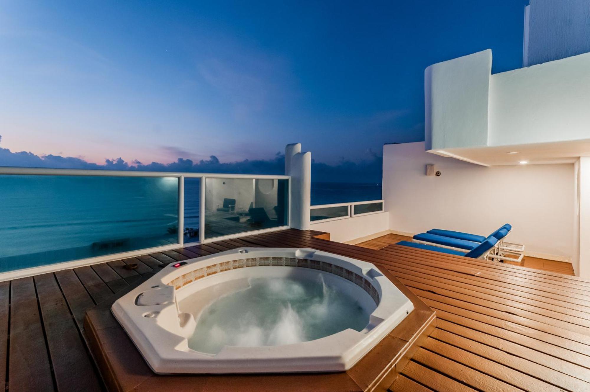 Brisas Beachfront Penthouses Cancún Exterior foto