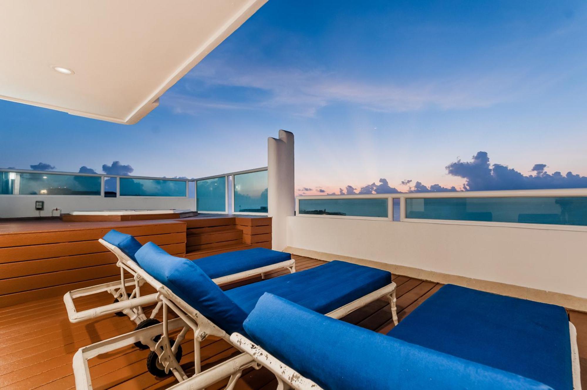 Brisas Beachfront Penthouses Cancún Exterior foto