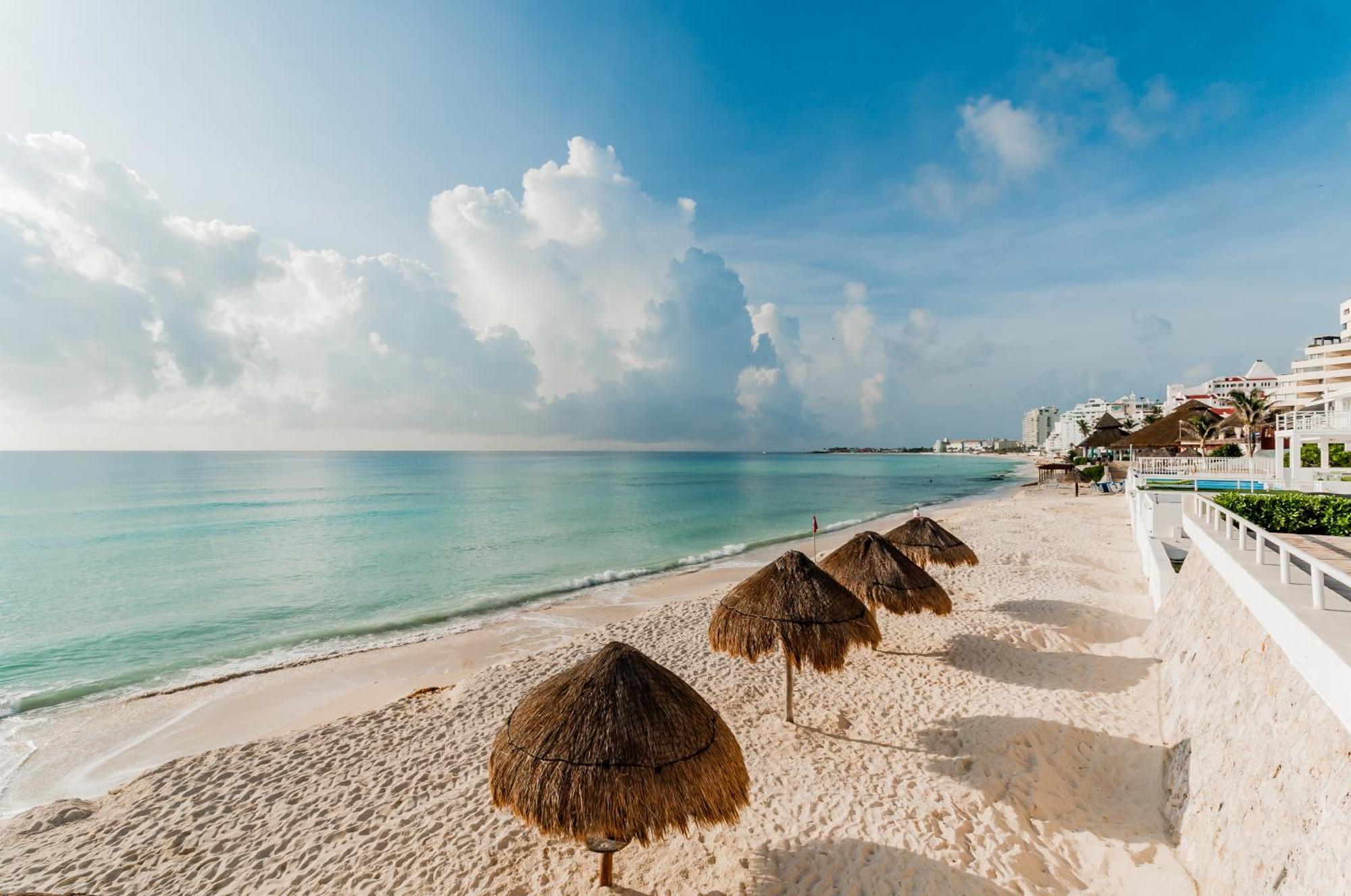 Brisas Beachfront Penthouses Cancún Exterior foto